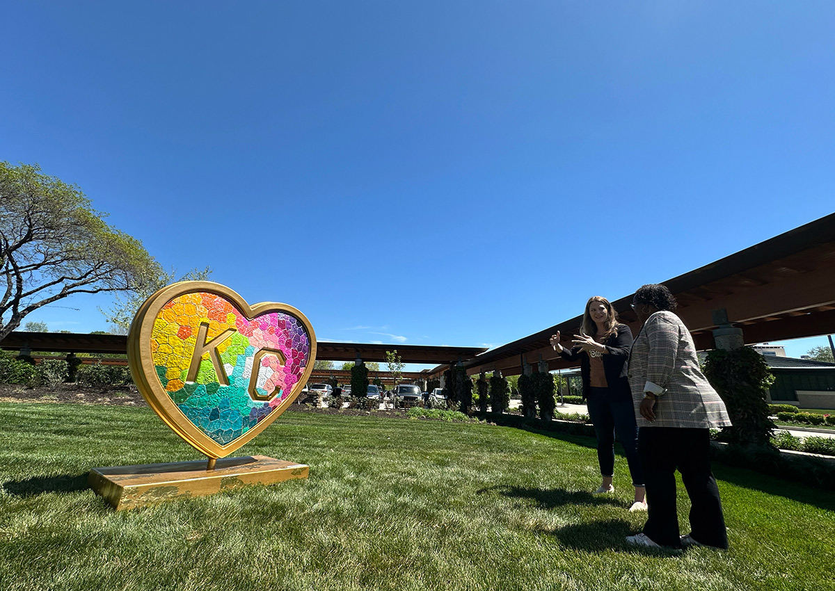 Laura Noll Crossley, artist for Parade of Hearts in Kansas City, speaks with Kauffman Foundation President and CEO Dr. DeAngela Burns-Wallace about the heart.