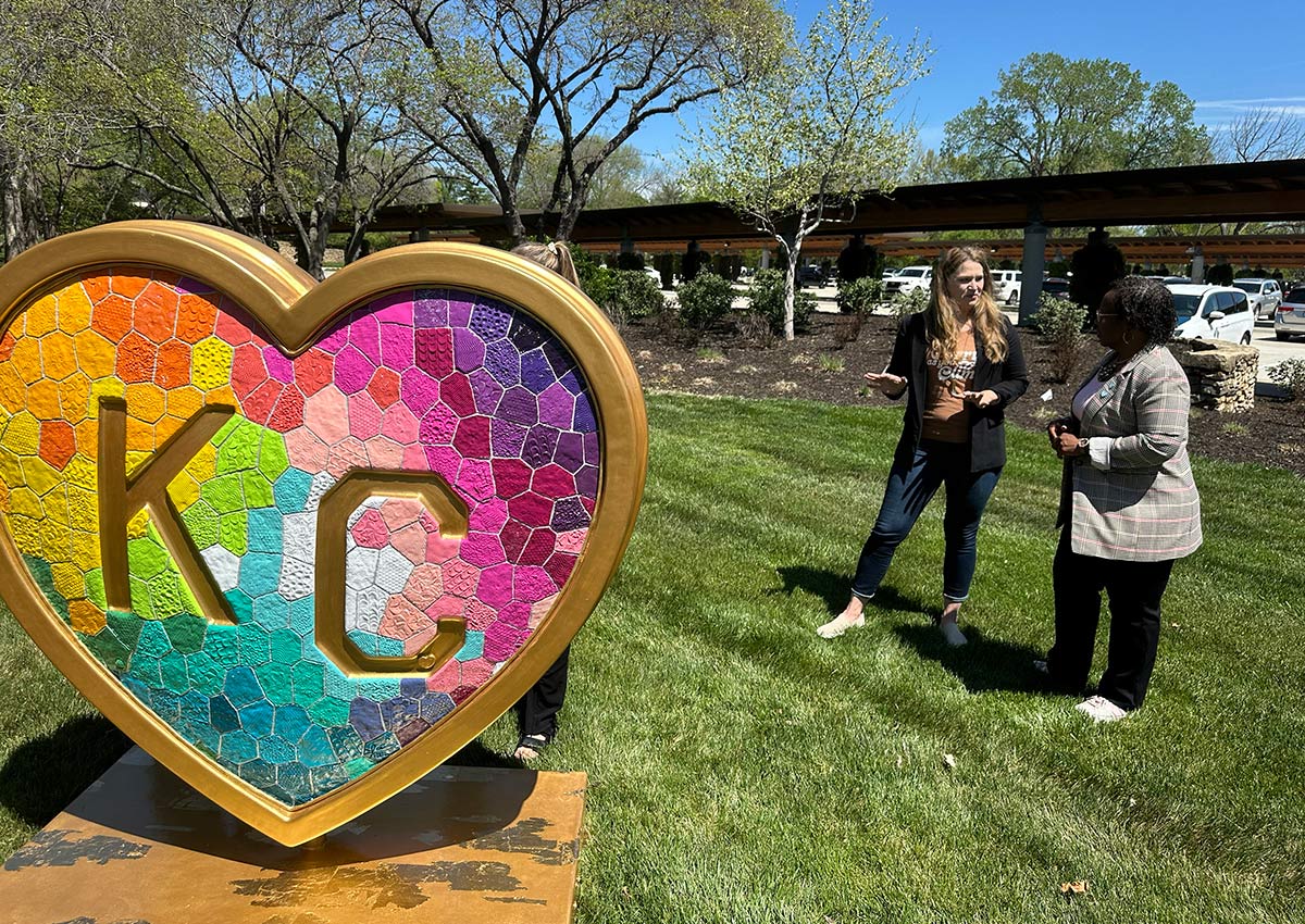 Laura Noll Crossley, artist for Parade of Hearts in Kansas City, speaks with Kauffman Foundation President and CEO Dr. DeAngela Burns-Wallace about the heart.