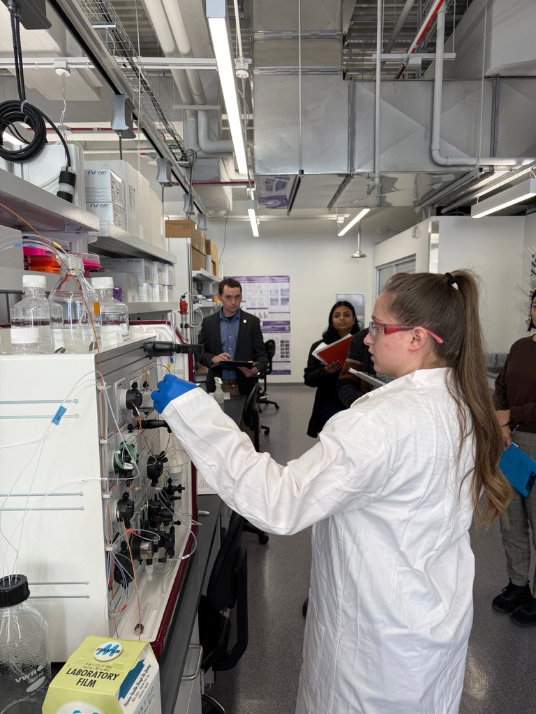 BCSI students in a lab