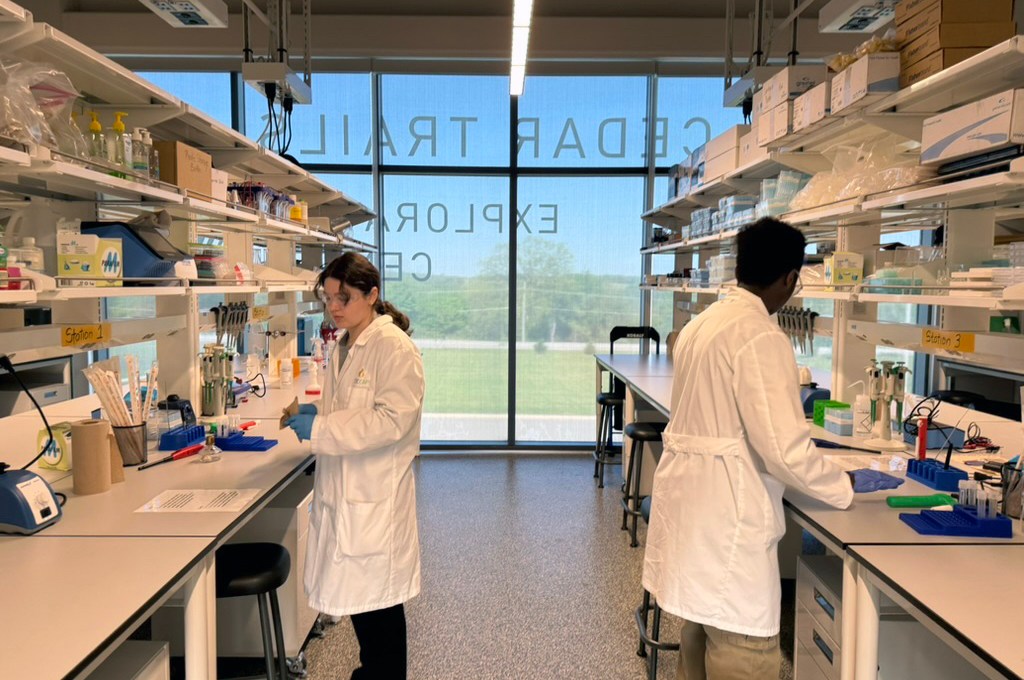 BCSI students in a lab